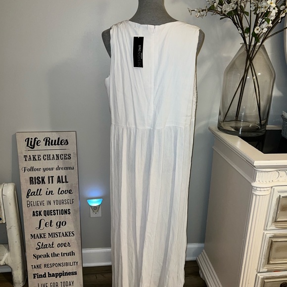 White Goddess Maxi Dress - Picture 4 of 6